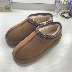 UGG Chestnut Tazman Women’s 9 BRAND NEW/NEVER WORN
